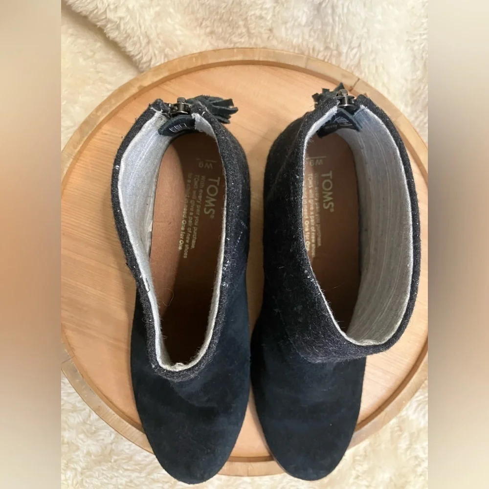 Toms Leila Ankle Boots Booties Suede Dotted Wool Size 9